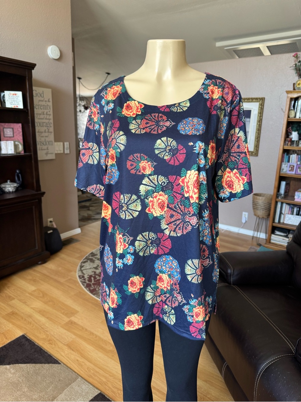 Boutique black floral short sleeve blouse-size XL